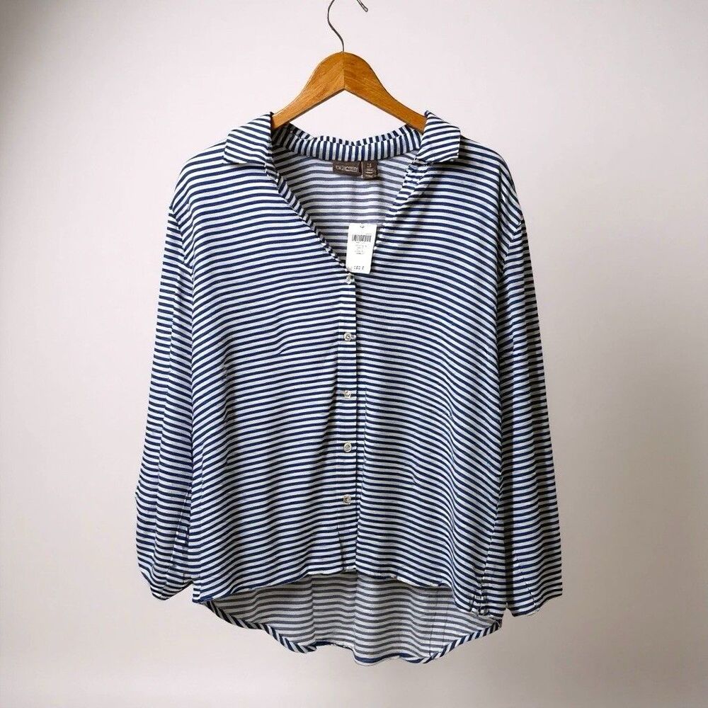 NWT CHICOS Shirt‎ Women’s Size Chico 3/XL Button Up Top Striped Blue White Rayon